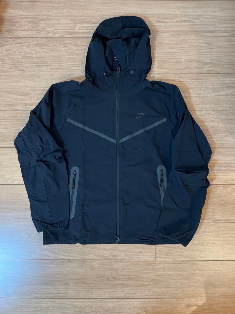 NIKE テックウィンドランナー