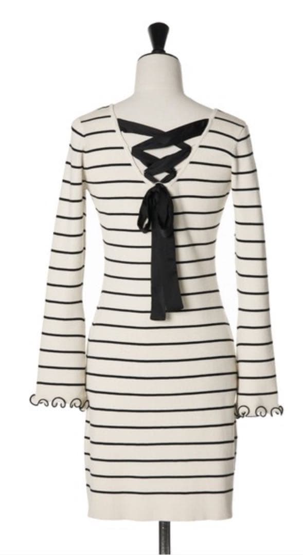 極美品Herlipto Be Mine Back Lace-Up Dress