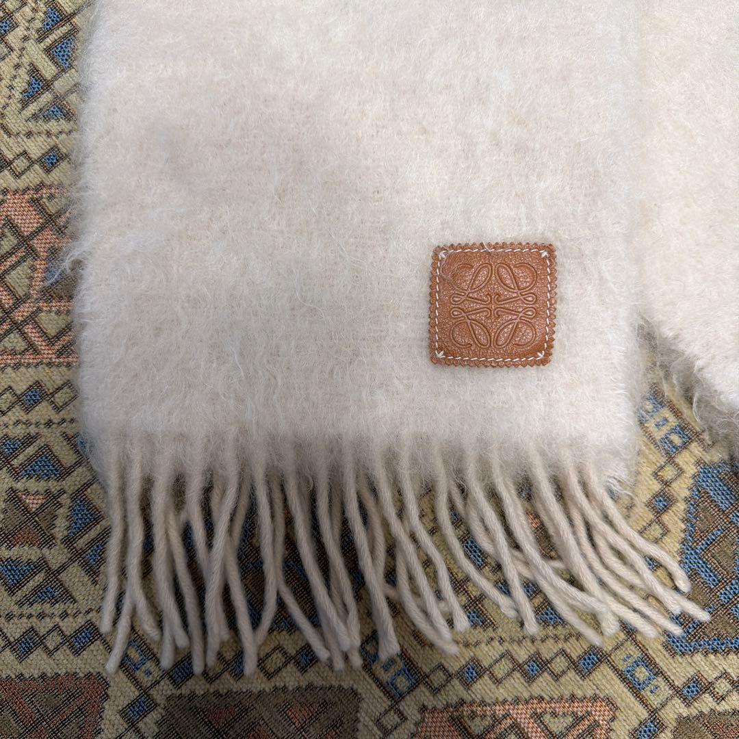 LOEWE マフラー ホワイト【美品/値下げ交渉可⭕️】