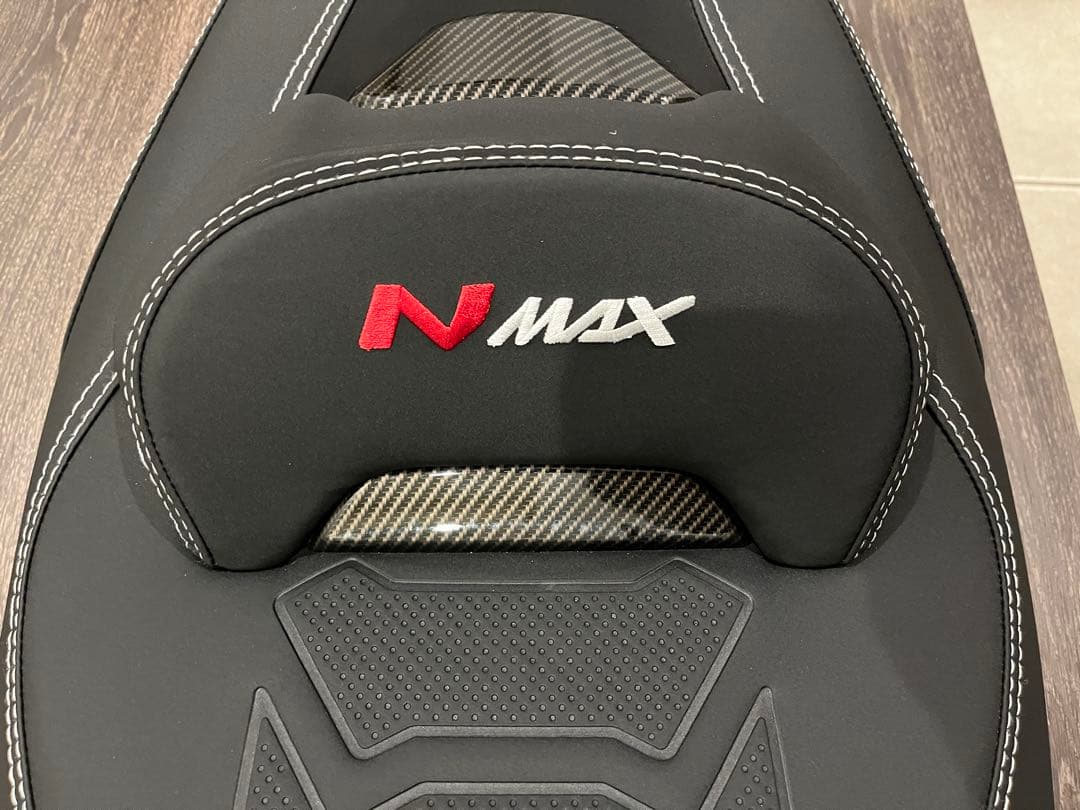 NMAX シート ブラック カーボン調
