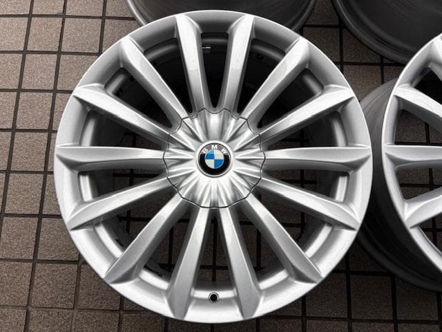  7シリーズ(G11,G12)750i 純正 Vスポーク620