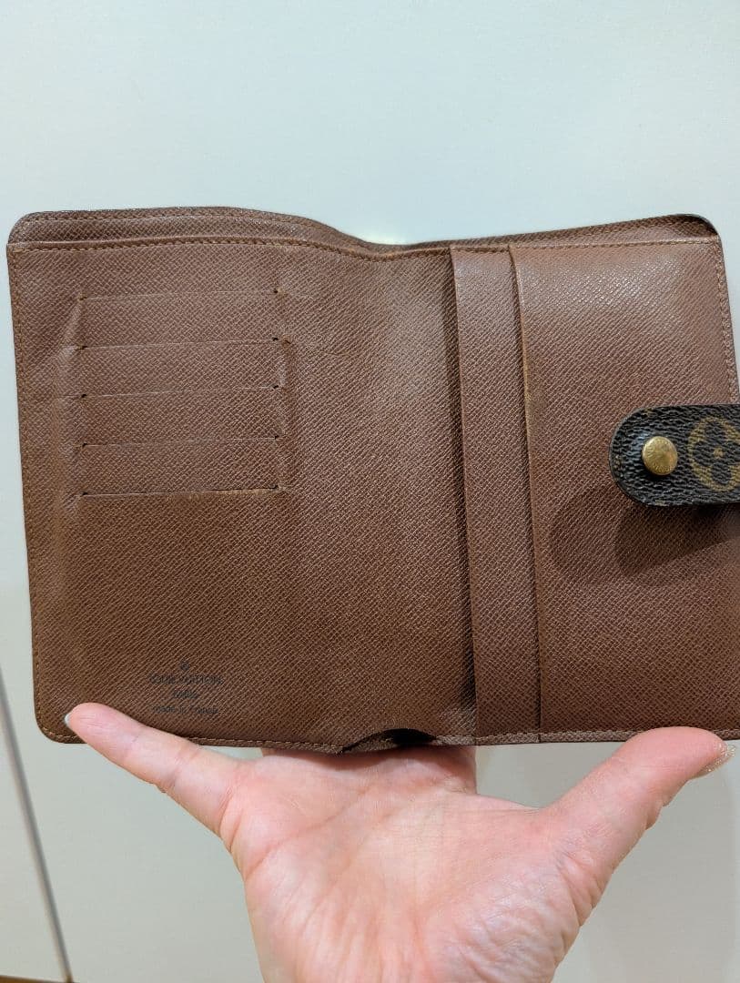 LOUIS VUITTON「ポルト パピエ・ジップ」二つ折り財布