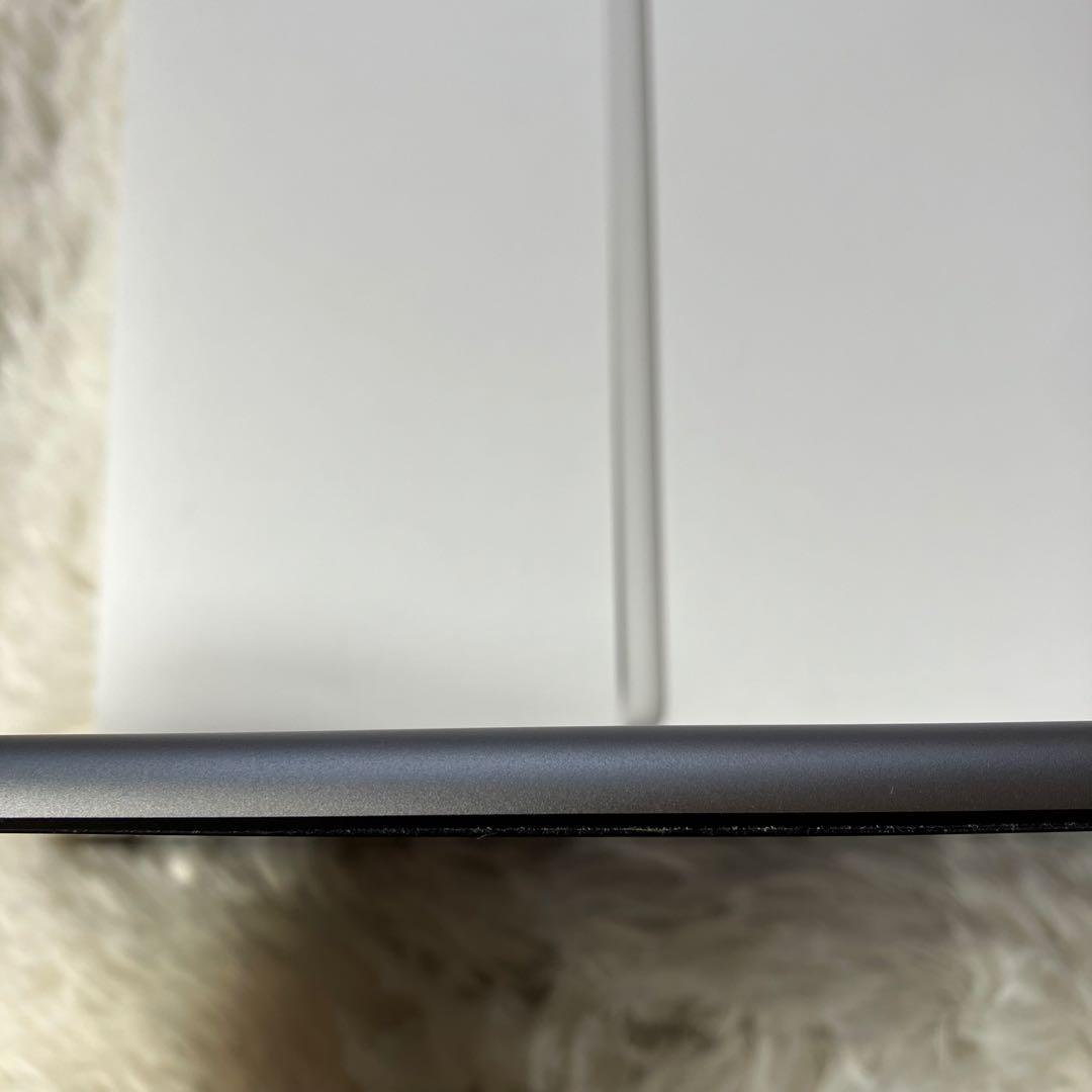 【完動品】iPad 第8世代 128GB 【すぐ発送】【付属品】