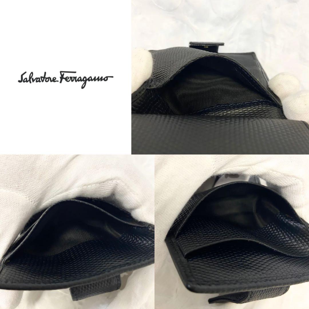【良品】 Salvatore Ferragamo 黒 二つ折り財布 ゴールド金具
