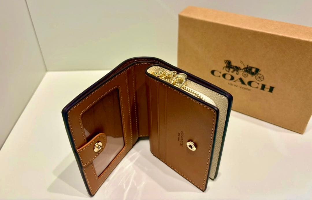 COACH コーチ　ホワイト 二つ折り財布