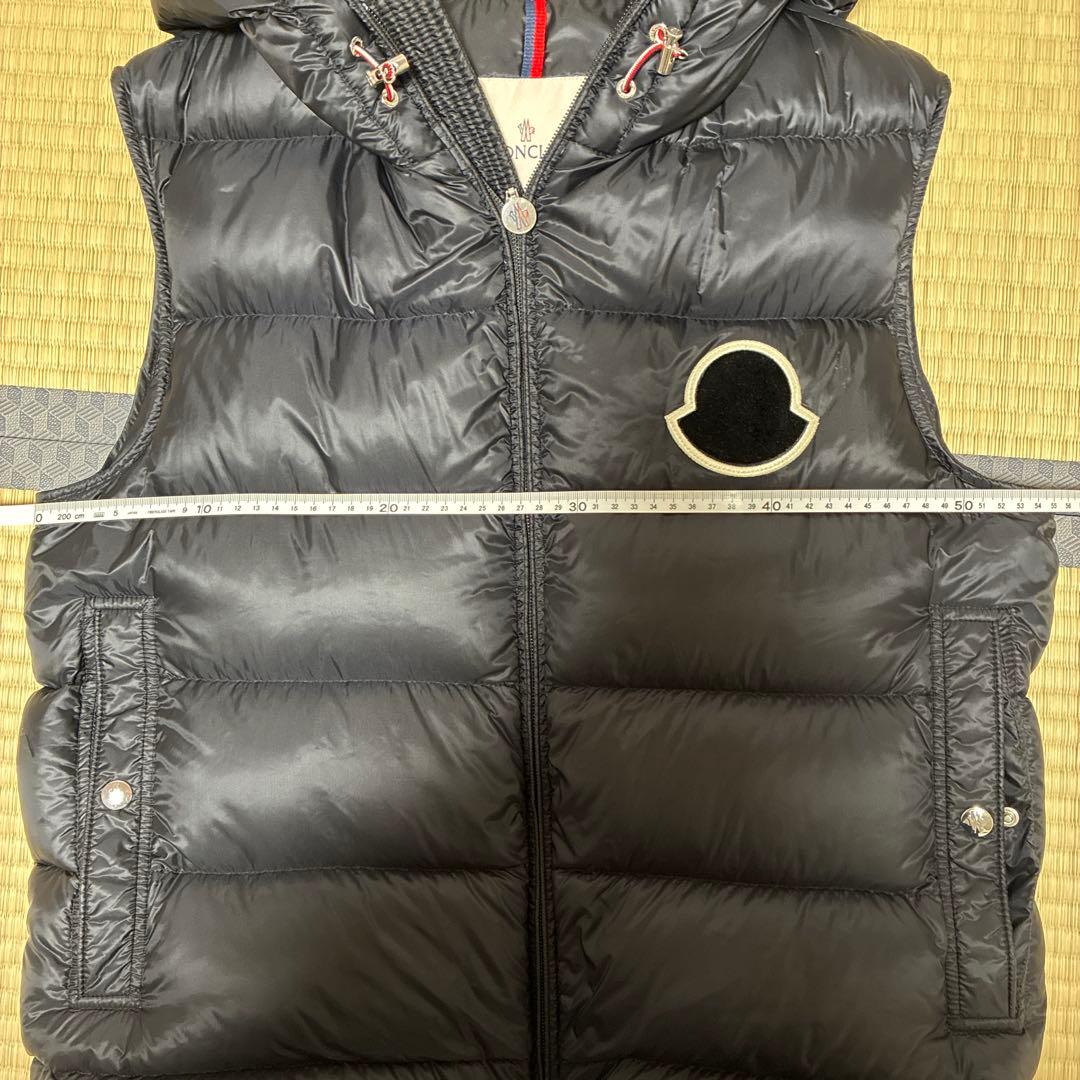MONCLER ブラック ダウンベスト フード付き　サイズ4(LL)