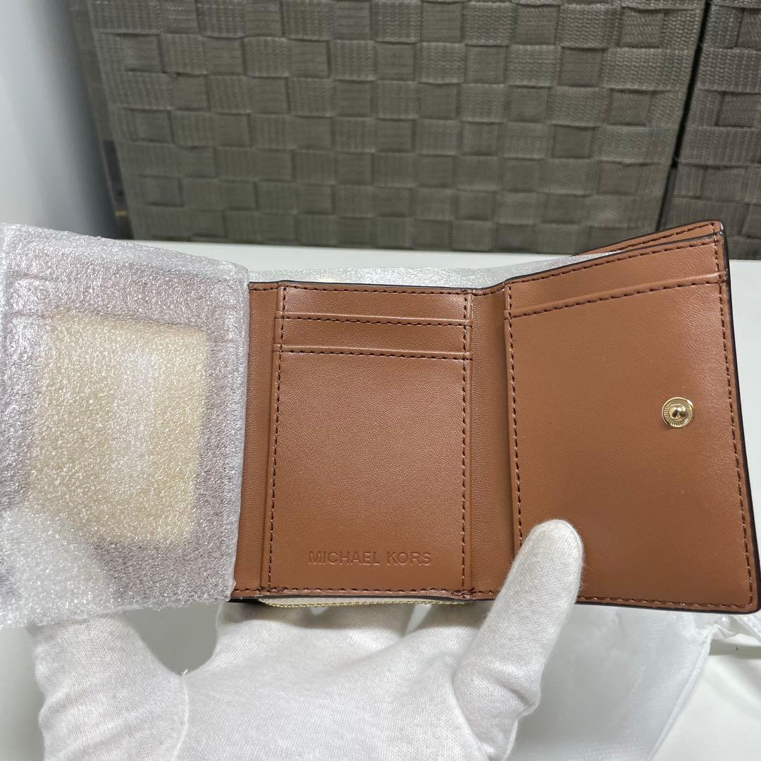 マ*コ様 新品　MICHAEL KORS モノグラム三つ折り財布
