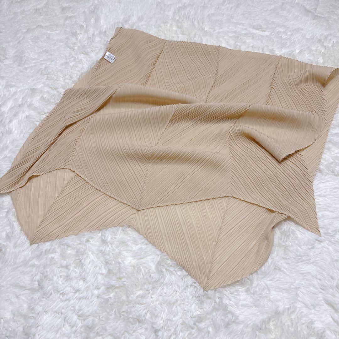 【美品】プリーツプリーズ ストール ショール ベージュ 大判 イッセイミヤケ