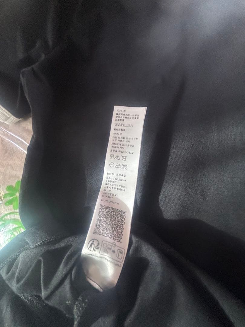 ライブのチケット代にしたいので売れてほしいCELINE ブラック Tシャツ