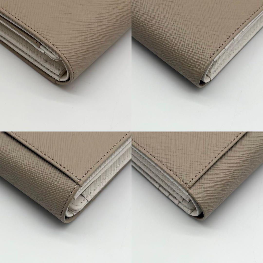 【美品】アニエスベー レザー 二つ折り財布 型押し ロゴ金具 ミニ ベージュ