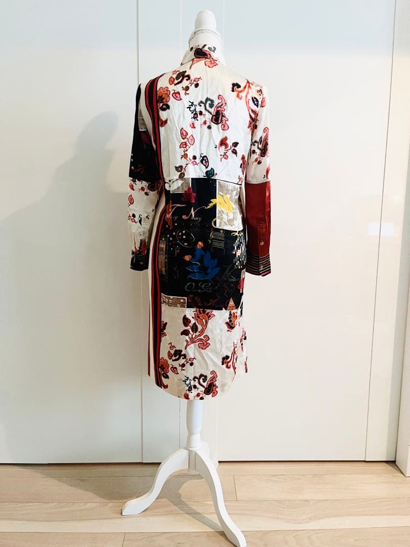 Tory Burch（トリーバーチ）の白、赤、黒の花柄ペイズリー柄シャツドレス