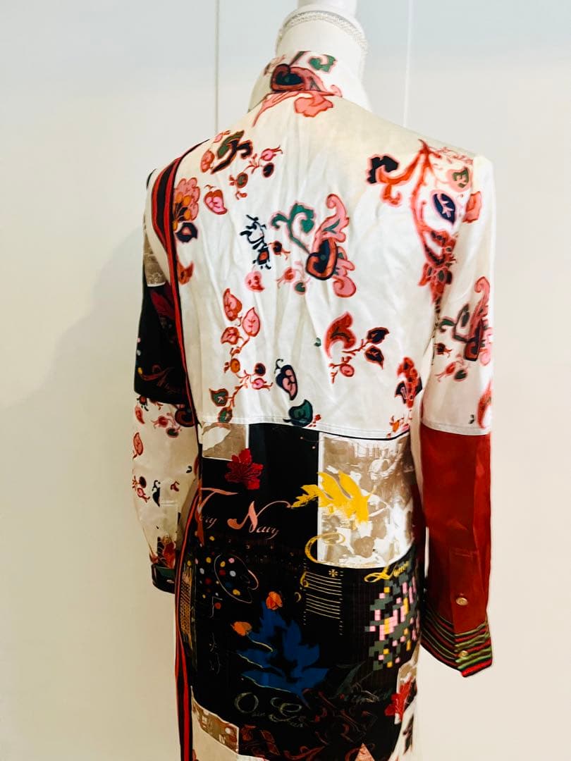 Tory Burch（トリーバーチ）の白、赤、黒の花柄ペイズリー柄シャツドレス