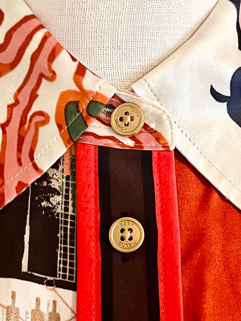 Tory Burch（トリーバーチ）の白、赤、黒の花柄ペイズリー柄シャツドレス