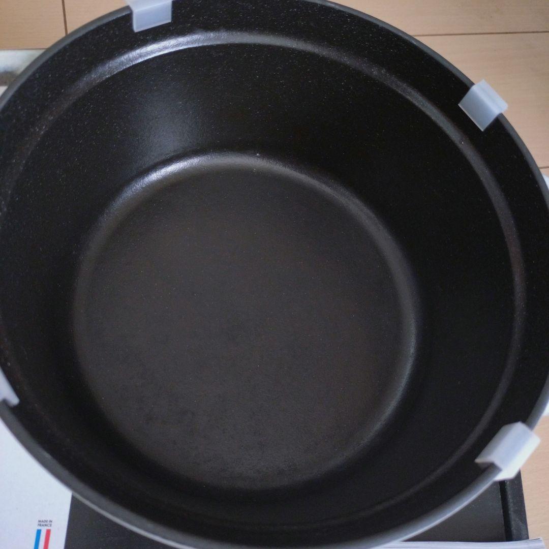 STAUBピコ　ココット　ラウンド20センチ　カンパニー