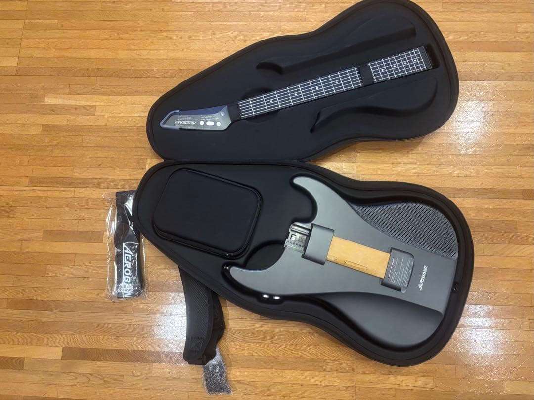 今週中のみ　AeroBand エアロバンドギター 専用ケース付き