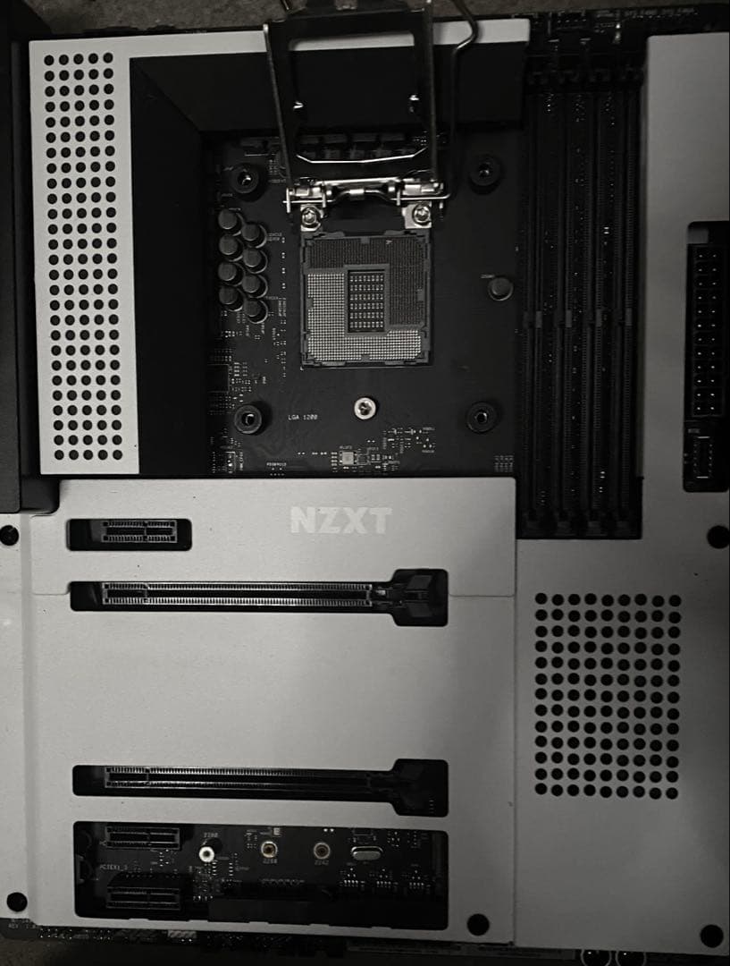 NZXT N7 Z490 ATX マザーボード