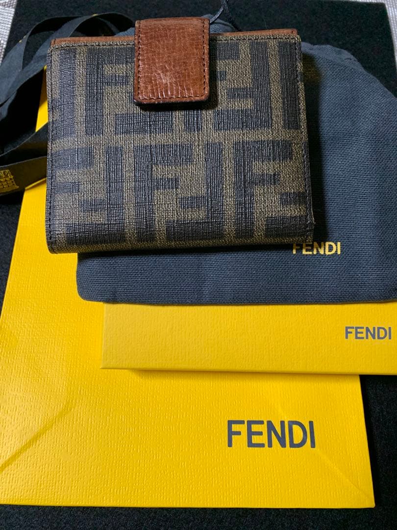 【美品】正規品　FENDI 二つ折り財布 FFロゴ ブラウン　週末限定セール
