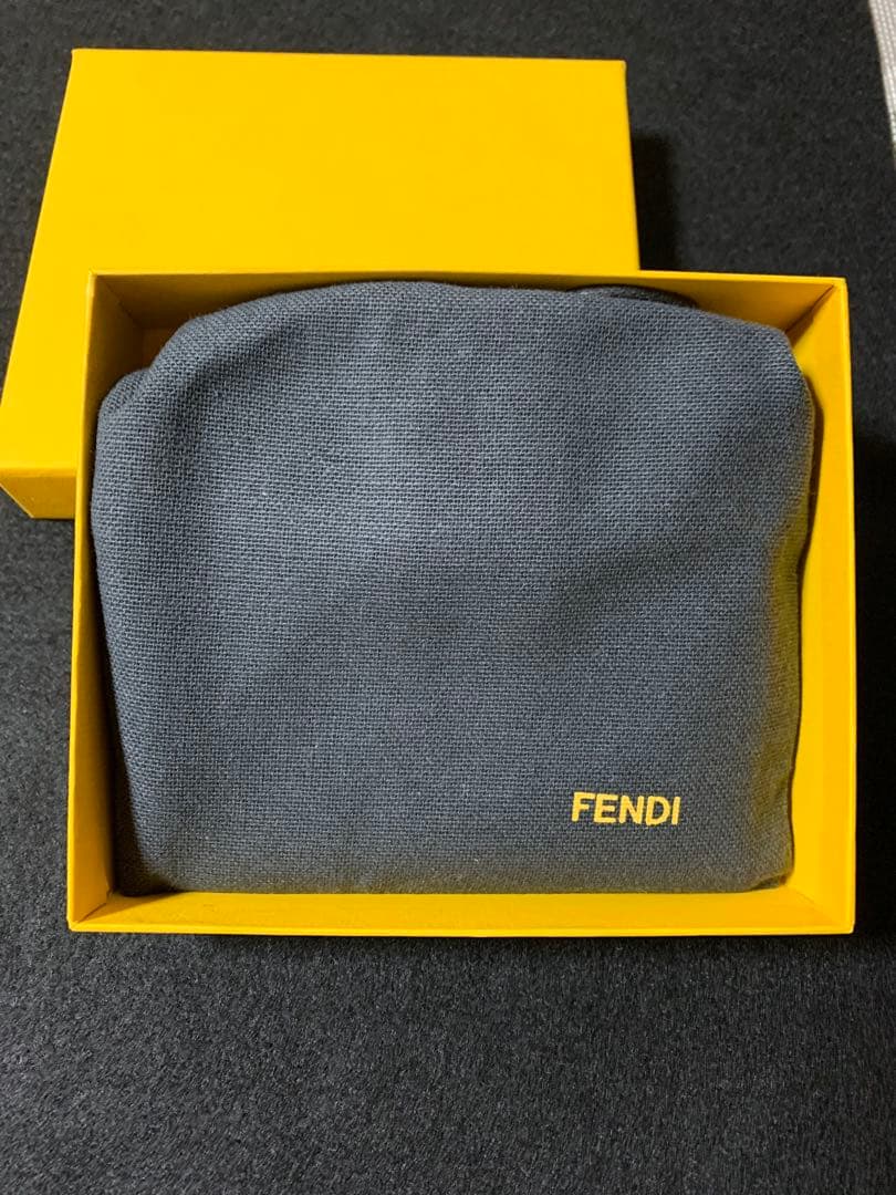 【美品】正規品　FENDI 二つ折り財布 FFロゴ ブラウン　週末限定セール