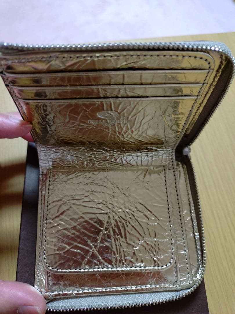 ペレボルサ　二つ折り財布