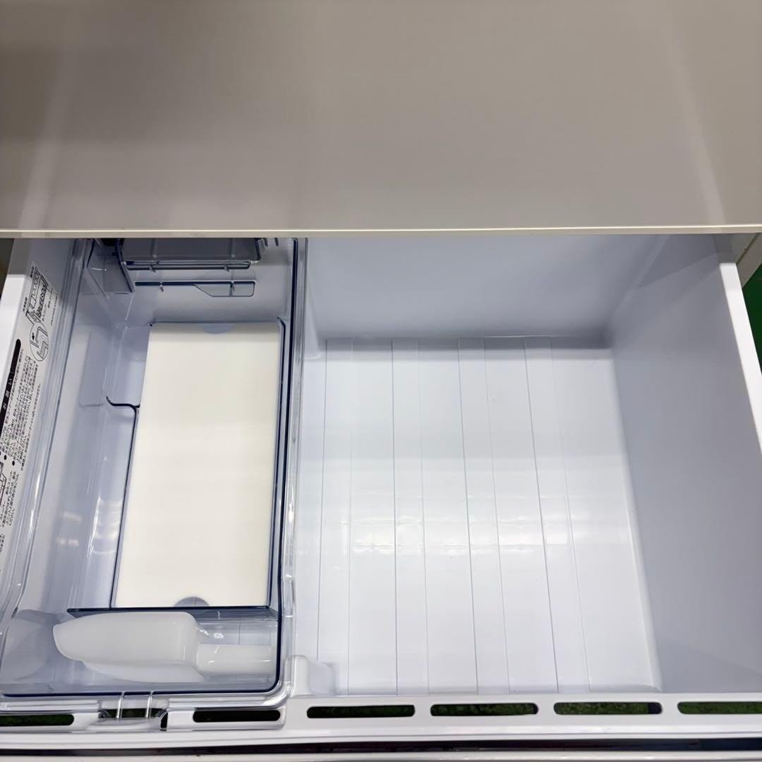 823 最新モデル　冷蔵庫　小型　大型　200L〜300L 一人暮らしにも