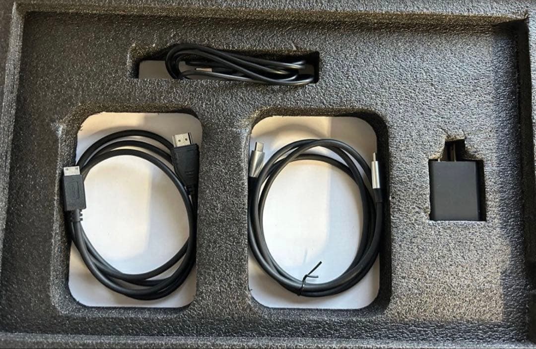 QQH モバイルモニター 15.6インチ 新品 縦、横キックスタンドで自立