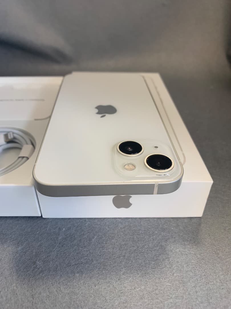 美品　国内版　SIMフリー　iPhone13 128GB スターライト色