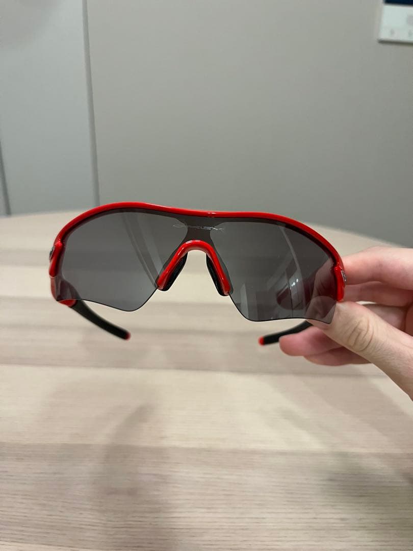 Oakley スポーツサングラス レッド/ブラック