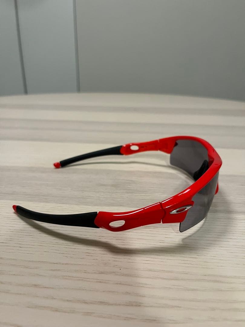 Oakley スポーツサングラス レッド/ブラック