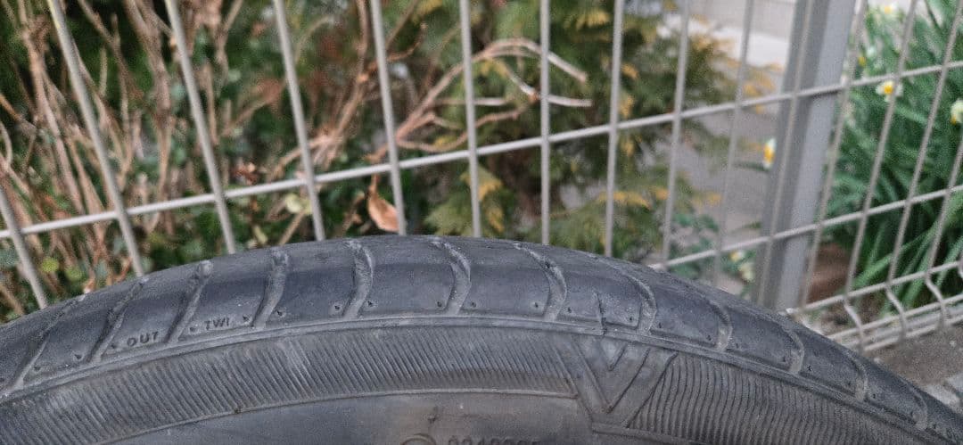 WINRUNウィンラン245/40/R20 2本セット25年製　バリ山送料込み