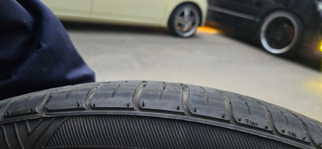 WINRUNウィンラン245/40/R20 2本セット25年製　バリ山送料込み