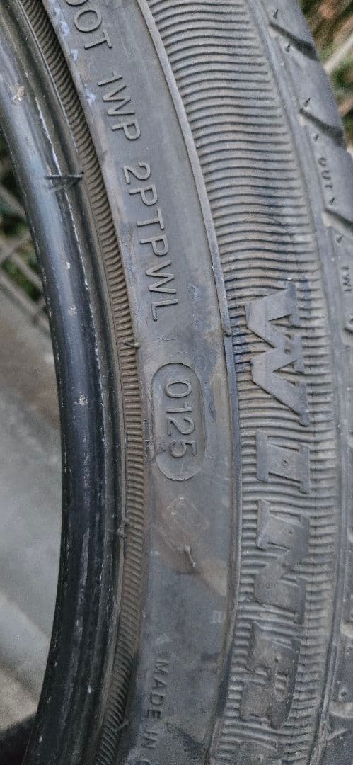 WINRUNウィンラン245/40/R20 2本セット25年製　バリ山送料込み