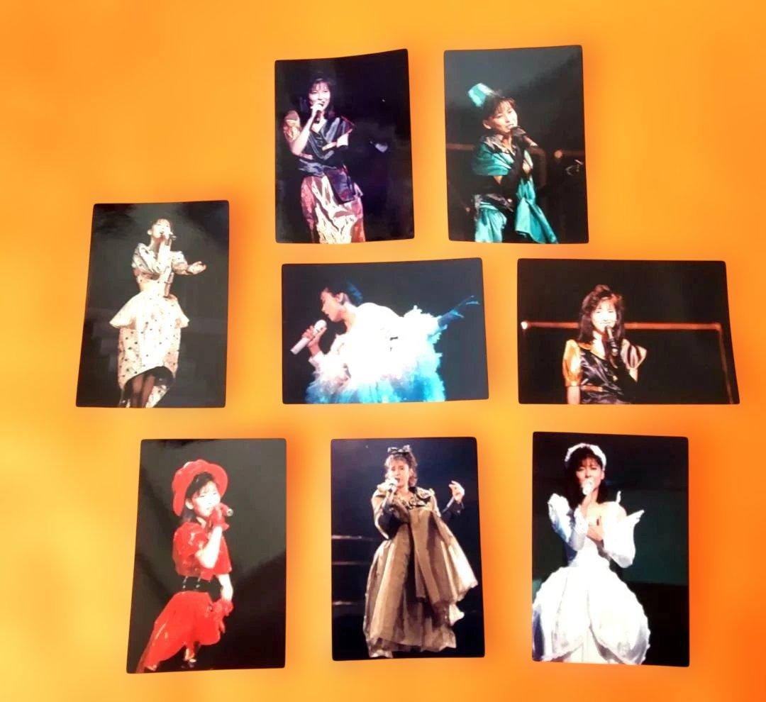 中山美穂【希少 LIVE 生写真８枚】シングルレコード２枚。