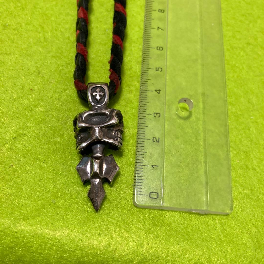 ビルウォールレザー　黒赤 編み革紐　スカルトップ