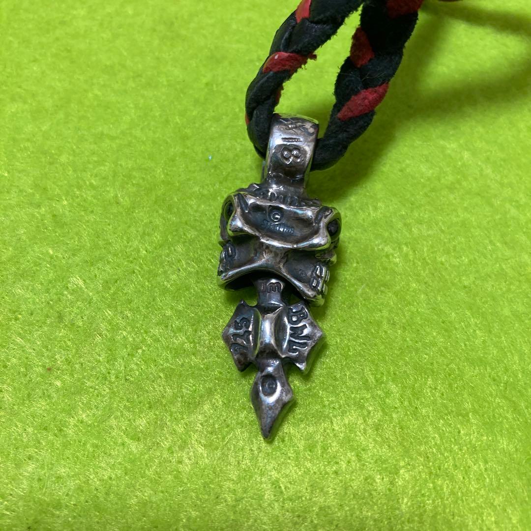 ビルウォールレザー　黒赤 編み革紐　スカルトップ
