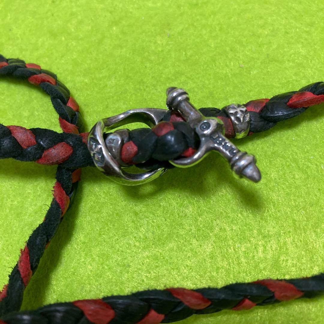 ビルウォールレザー　黒赤 編み革紐　スカルトップ