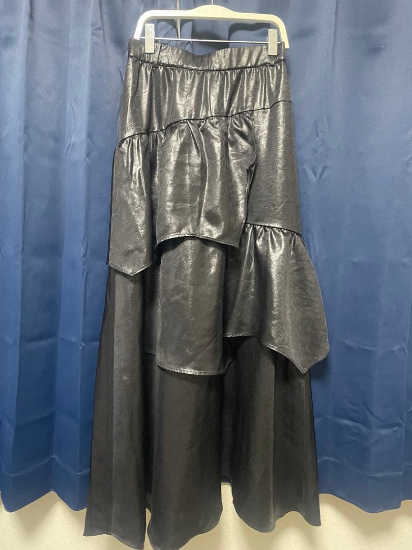 pageboy ライトフェイクレザーティアードスカート　黒　定価13,200円