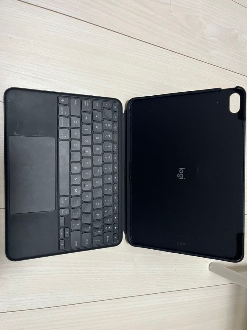 iPadアクセサリー Logitech Combo Touch iPad (M2/M3 Air)