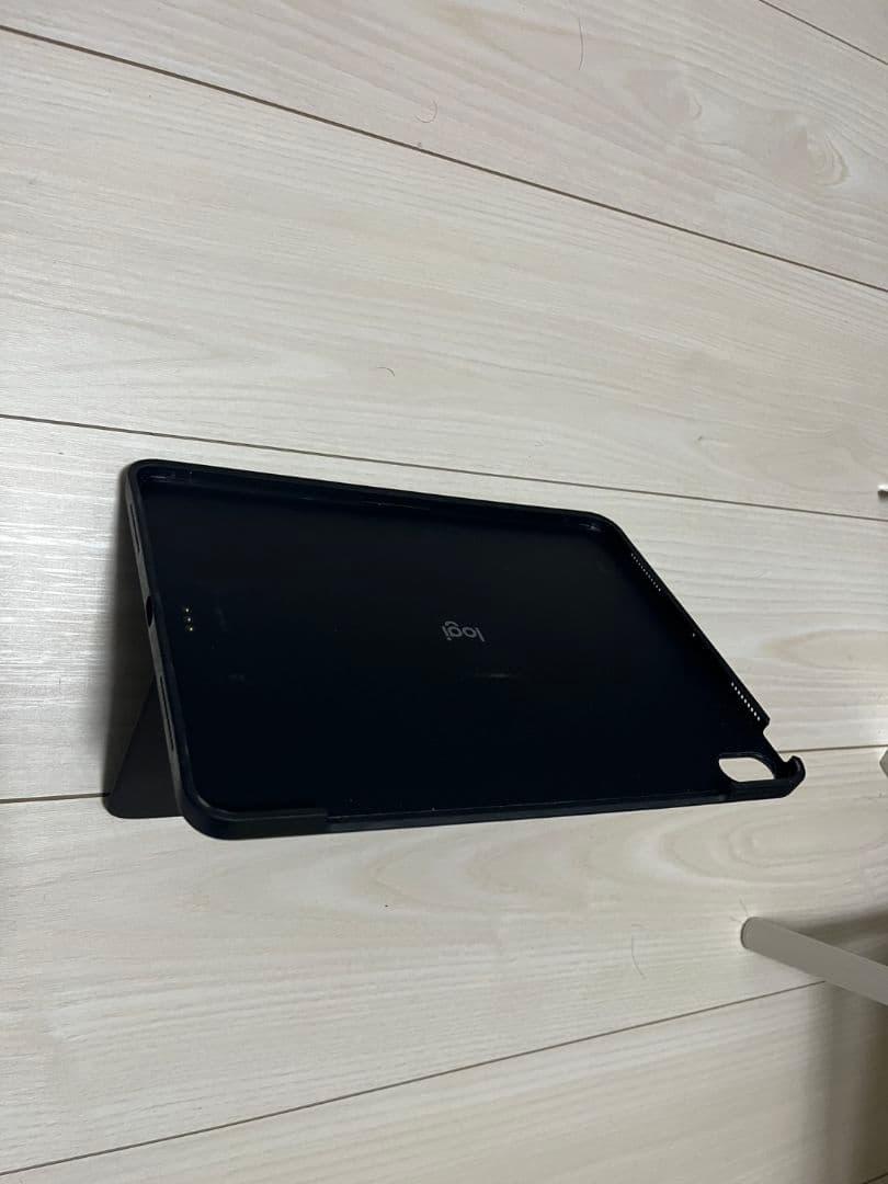 iPadアクセサリー Logitech Combo Touch iPad (M2/M3 Air)