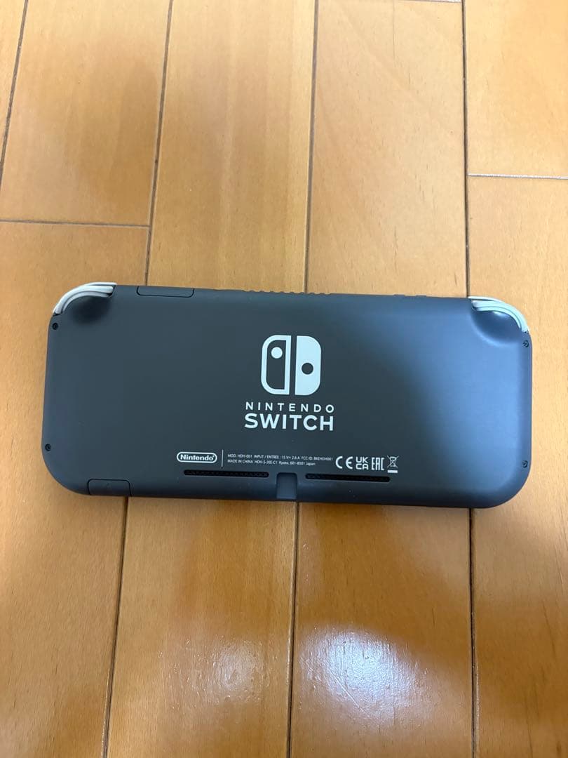 ぽ*ん様 Nintendo Switch Lite 本体 充電器付き 美品