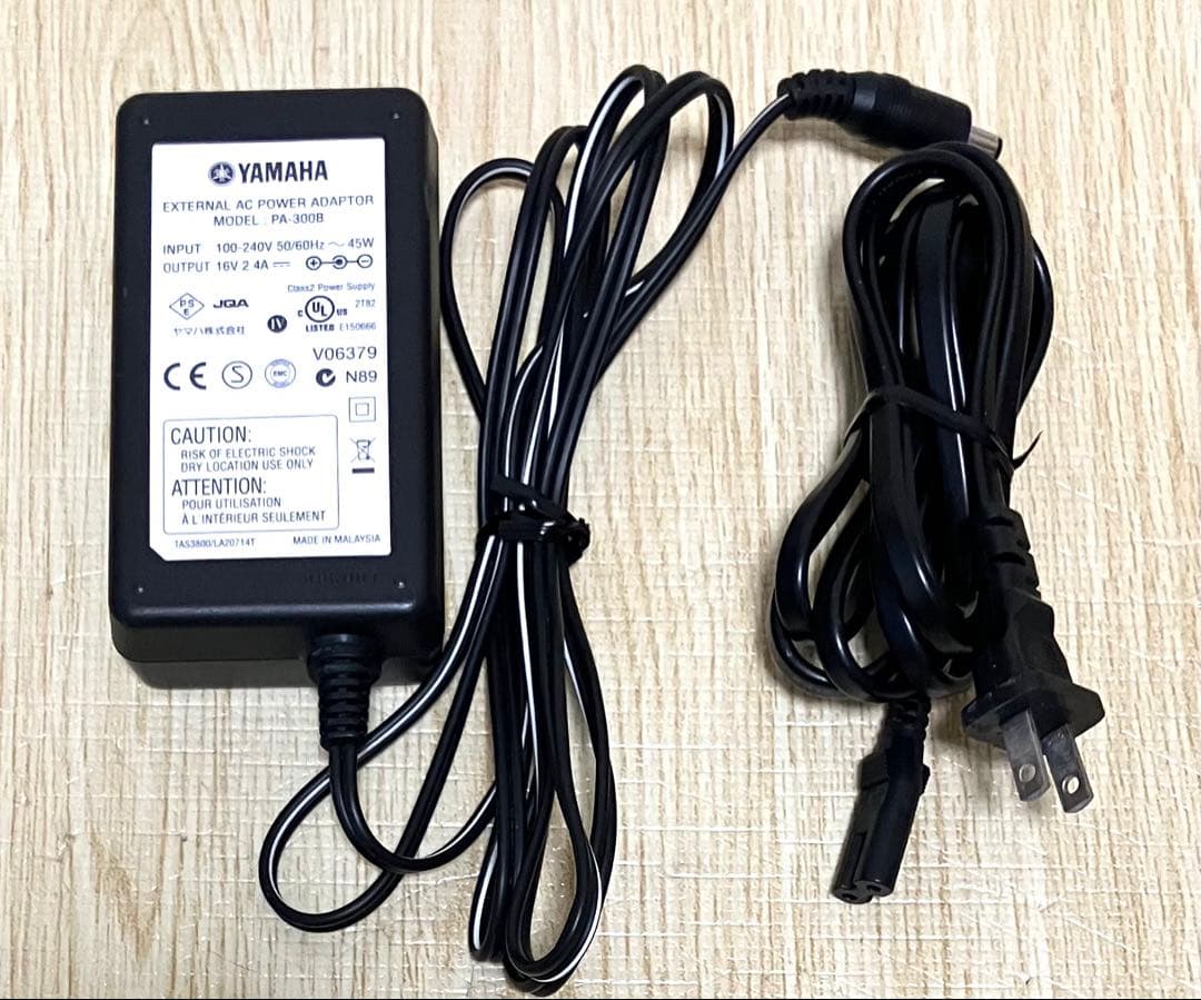 美品 送料無料 動作保証 YAMAHA PSR-S700 ポータブルキーボード