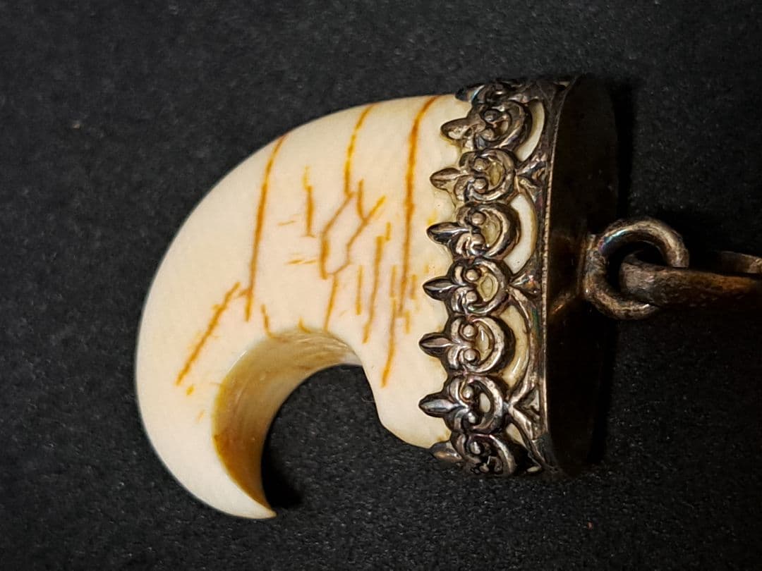 象牙調　シルバー　銀　ボーンネックレス　ヴィンテージ　アンティーク