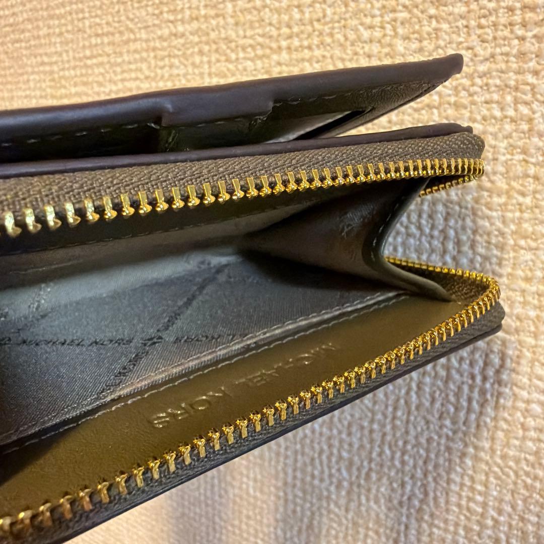 新品・未使用　マイケルコース 二つ折り財布 レディース　アウトレット品 オリーブ