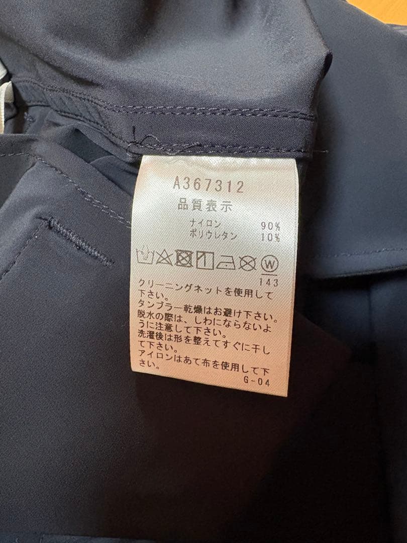 【新品未使用】ARCHIVIO ネイビー　ショートパンツ