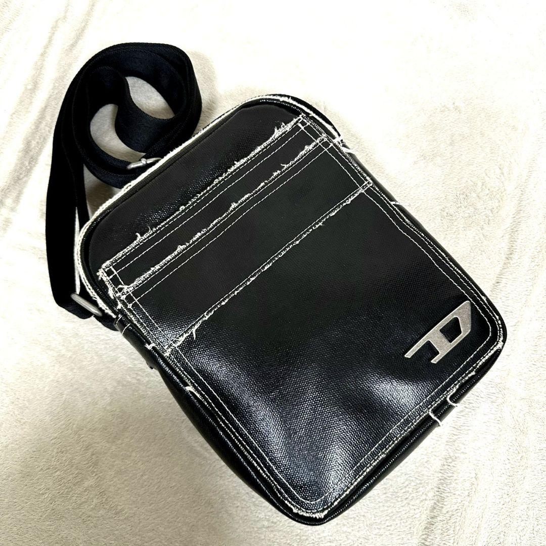 ​極美品 ディーゼル ショルダーバッグ Dロゴ レザー 黒 斜め掛け 現行モデル