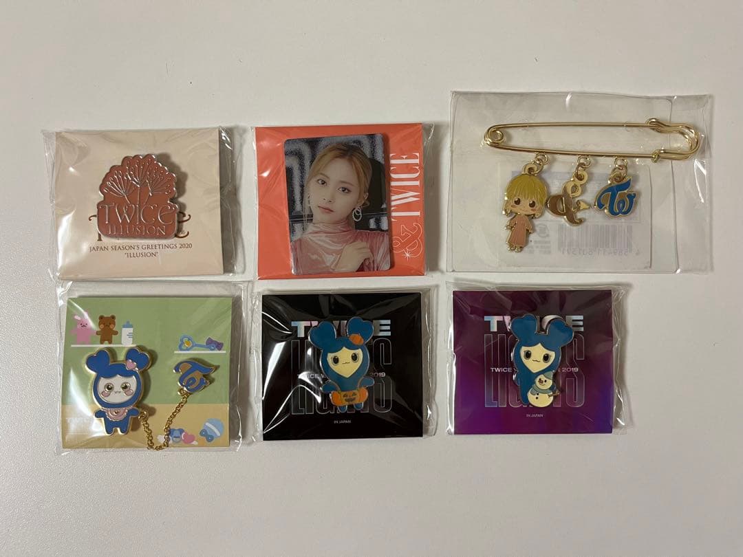 TWICE ツウィ バッグチャーム ピンバッジ