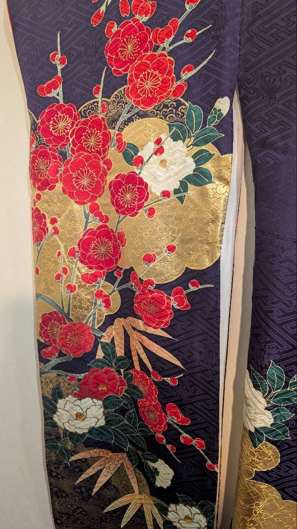 【美品】豪華な赤と白の花柄のおめでたい 振袖•Ｌサイズ