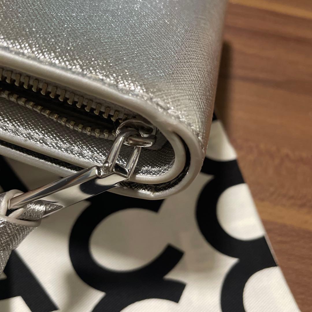 MARC JACOBSシルバー 二つ折り財布 合成皮革