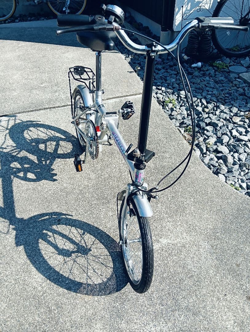 名古屋市内であれば無料配達。折りたたみ自転車 シルバーリアキャリア付き