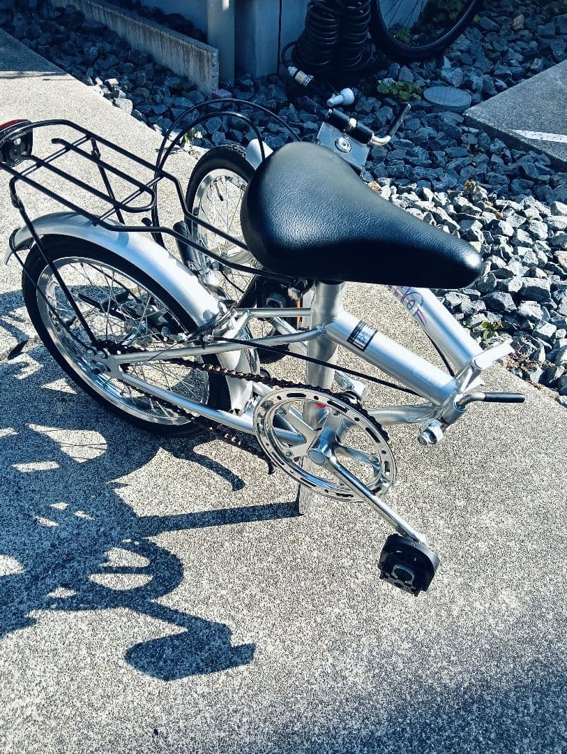 名古屋市内であれば無料配達。折りたたみ自転車 シルバーリアキャリア付き