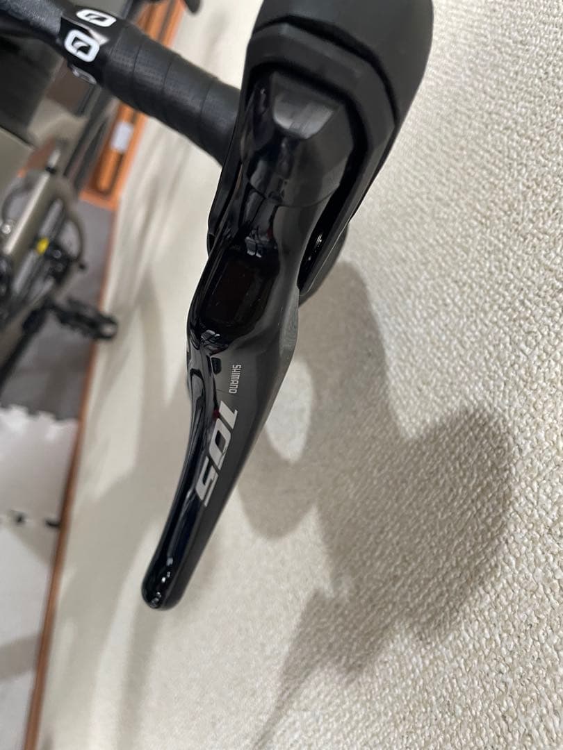 PINARELLO F5ロードバイク カーボンフレーム Shimano 105